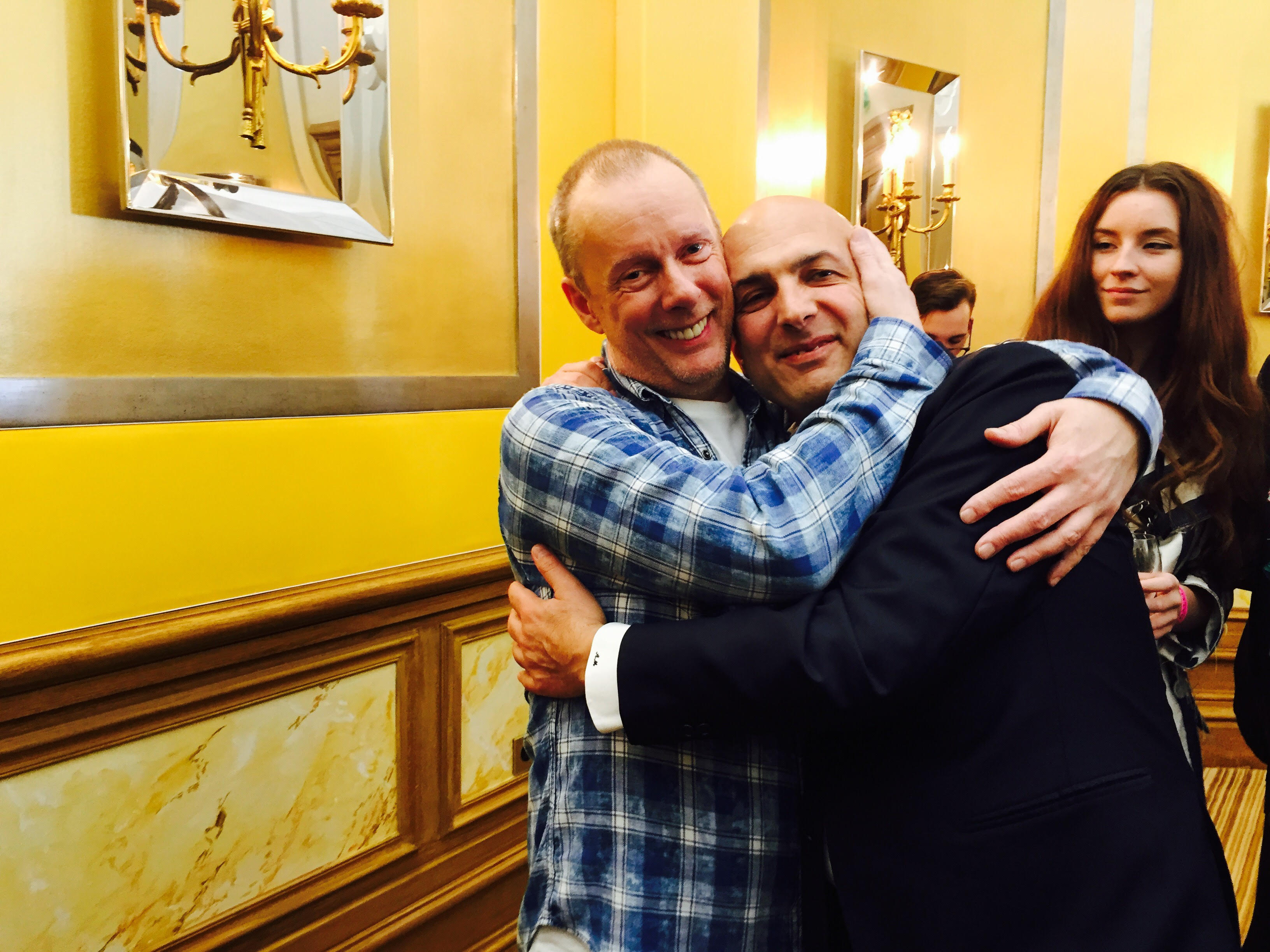 Andrea Montelpare con lo stilista Bill Gaytten alla sfilata John Galliano